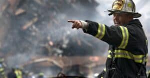 découvrez le rôle essentiel des pompiers, leurs missions de secours et de lutte contre les incendies, ainsi que les qualités requises pour exercer ce métier courageux et engagé au service de la sécurité publique.