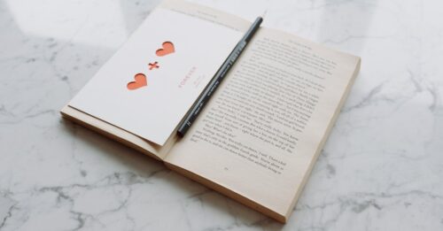 découvrez l’univers passionnant des graphic novels : des romans graphiques aux illustrations captivantes, alliant histoires puissantes et art visuel unique. plongez dans ce genre littéraire incontournable !