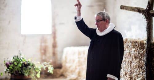 découvrez le concept de la laïcité, son histoire, ses principes et son importance dans la société moderne. comprenez comment la séparation de la religion et de l'état favorise la liberté, l’égalité et le respect de toutes les convictions.