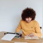 auteur de bandes dessinées passionné, créant des histoires captivantes et des univers graphiques uniques pour les amateurs de comics.