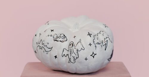 découvrez l'univers fascinant des comics : histoire, personnages iconiques, critiques d'albums et actualités sur vos héros préférés de la bande dessinée américaine et internationale.