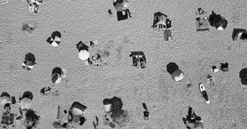 découvrez l'univers de régis loisel, auteur et illustrateur renommé de bandes dessinées, célèbre pour ses œuvres captivantes et son style unique.