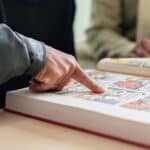 découvrez l'univers captivant du comic art, où créativité et narration se rencontrent pour donner vie à des histoires visuelles uniques et inspirantes.