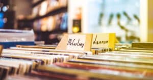 découvrez notre collection d'albums photo et musicaux pour conserver vos souvenirs précieux et profiter de vos morceaux préférés.