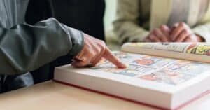 découvrez l'art du comic, ses techniques uniques, ses styles variés et les artistes emblématiques qui donnent vie à des histoires captivantes.