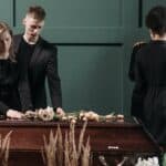 découvrez des hommages uniques et émouvants rendus à travers divers tributs, célébrant des personnalités, événements et moments marquants.