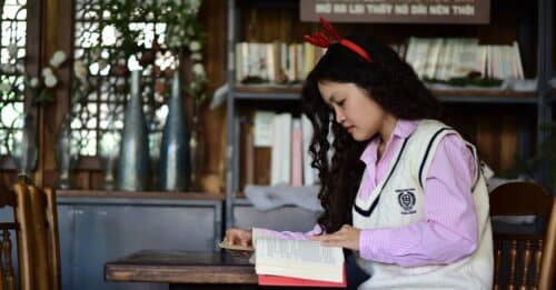 découvrez le youth book festival, un événement dédié aux jeunes lecteurs avec des ateliers, séances de dédicaces et rencontres d'auteurs passionnants.