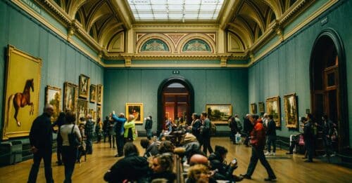 découvrez une exposition d'art captivante présentant des œuvres uniques et inspirantes d'artistes talentueux.