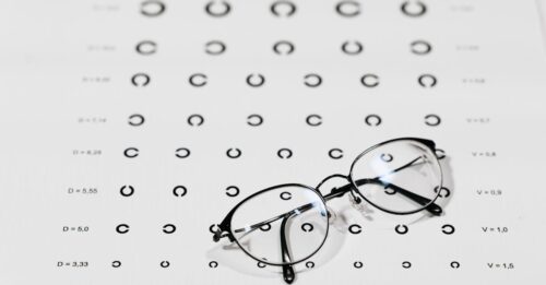 découvrez le test de bechdel, un outil pour évaluer la représentation féminine dans les œuvres cinématographiques et littéraires, en analysant la présence et les dialogues des personnages féminins.