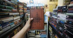 découvrez notre librairie en ligne : un large choix de livres, des nouveautés aux classiques, pour tous les âges et tous les goûts.