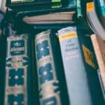 découvrez la collection enki bilal, une sélection unique d'œuvres captivantes mêlant science-fiction et art graphique, emblématique du célèbre auteur et illustrateur franco-yougoslave.