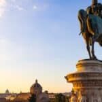 découvrez l'univers d'éric-emmanuel schmitt, écrivain et dramaturge français renommé, auteur d'œuvres captivantes mêlant philosophie, émotion et humanisme.