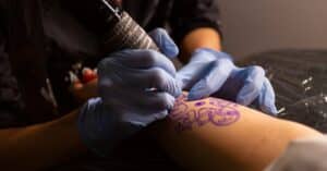 découvrez le geek tattoo fest, l'événement incontournable pour les passionnés de tatouage et de culture geek. rencontrez des artistes talentueux, explorez des créations uniques et partagez votre passion dans une ambiance conviviale.