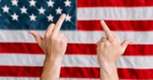 découvrez la controverse autour de green lantern, explorant les débats et réactions liés à ce personnage emblématique de l'univers des comics.