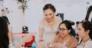 découvrez notre espace dédié aux invités, où confort et accueil se rencontrent pour une expérience mémorable.