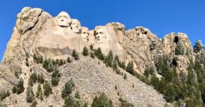 découvrez les présidents honoraires, leurs parcours exceptionnels et leurs contributions remarquables à notre organisation.