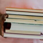 découvrez une sélection incontournable de livres à lire absolument, des classiques aux nouveautés, pour enrichir votre bibliothèque et votre esprit.