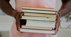 découvrez une sélection incontournable de livres à lire absolument, des classiques aux nouveautés, pour enrichir votre bibliothèque et votre esprit.