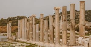 découvrez persépolis, l'ancienne capitale de l'empire perse, célèbre pour ses ruines majestueuses et son histoire fascinante.
