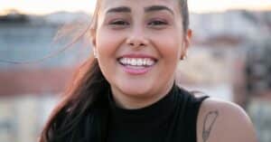 découvrez taboo, une série captivante mêlant mystère, drame et secrets sombres, qui vous tiendra en haleine à chaque épisode.