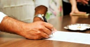 événement de dédicace avec des auteurs de comics : rencontrez vos créateurs préférés et obtenez leurs autographes en exclusivité.