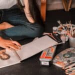 découvrez un voyage créatif inspirant qui stimule l'imagination et libère votre potentiel artistique.