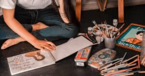 découvrez un voyage créatif inspirant qui stimule l'imagination et libère votre potentiel artistique.