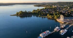 découvrez l'univers unique d'emil ferris, auteure et illustratrice reconnue pour son style novateur et ses œuvres captivantes.