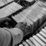 découvrez notre collection captivante de romans graphiques, alliant art visuel et narration immersive pour tous les amateurs de bandes dessinées et d'histoires illustrées.