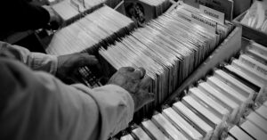 découvrez notre collection captivante de romans graphiques, alliant art visuel et narration immersive pour tous les amateurs de bandes dessinées et d'histoires illustrées.