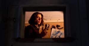 découvrez l'art outsider, un mouvement fascinant où s'expriment des créateurs autodidactes en dehors des courants artistiques traditionnels, offrant des œuvres uniques et authentiques.