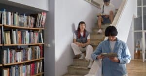 découvrez les grandes questions de la philosophie, explorez les pensées des grands philosophes et développez votre réflexion critique sur l'existence, la connaissance et la morale.