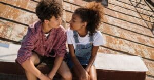 découvrez les changements physiques, émotionnels et sociaux de l’adolescence, une étape clé pour grandir, se construire et gagner en autonomie.