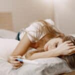 informations et conseils sur la fausse couche : symptômes, causes, soutien émotionnel et options de traitement.