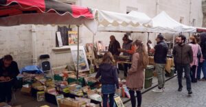 découvrez le festival international de la bande dessinée d’angoulême : expositions, rencontres avec des auteurs, dédicaces et temps forts autour de la bd.
